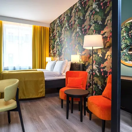 톤 브리스톨, 호텔