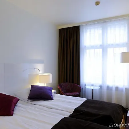 톤 브리스톨, 호텔